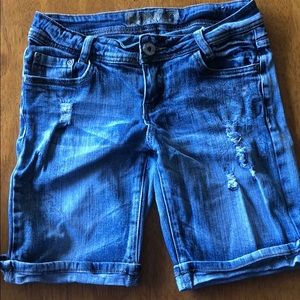 Clearance $7 Bongo shorts size 5 distressed